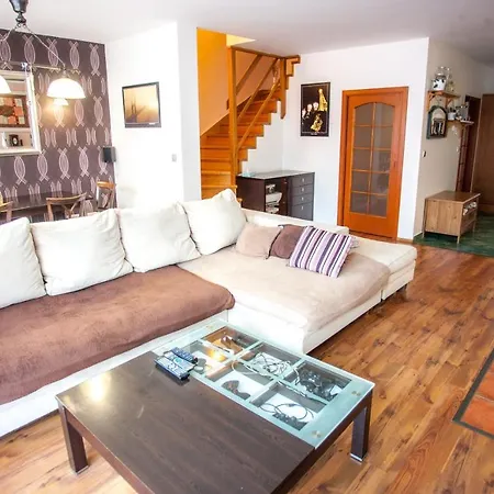 Prague Luxury Villa, Jacuzzi, Hi-speed Wifi, Hbo, Terrace Villa Bustehrad