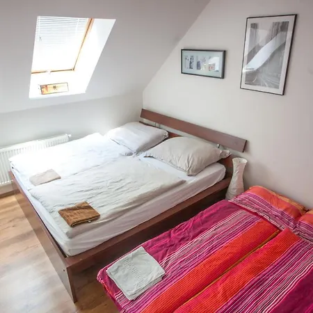 Prague Luxury Villa, Jacuzzi, Hi-speed Wifi, Hbo, Terrace