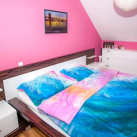 Prague Luxury Villa, Jacuzzi, Hi-speed Wifi, Hbo, Terrace *