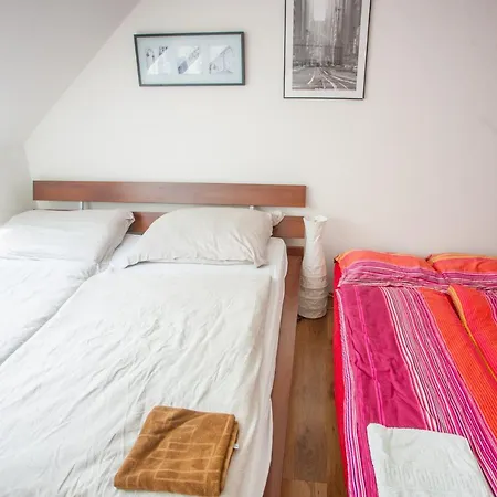Prague Luxury Villa, Jacuzzi, Hi-speed Wifi, Hbo, Terrace Villa