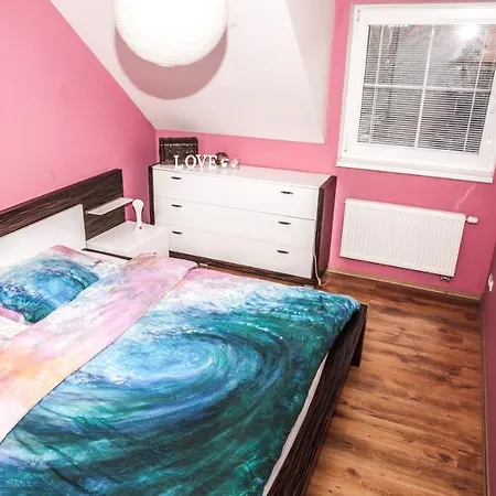 Prague Luxury Villa, Jacuzzi, Hi-speed Wifi, Hbo, Terrace Bustehrad